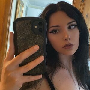 Meet your Posher, Rayne